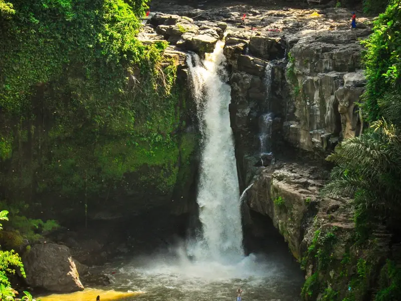 Tegenungan waterfall close-up
