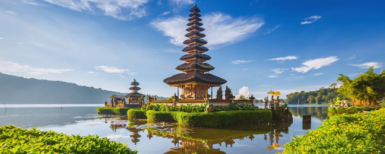 Pura Ulun Danu Bratan floating temple